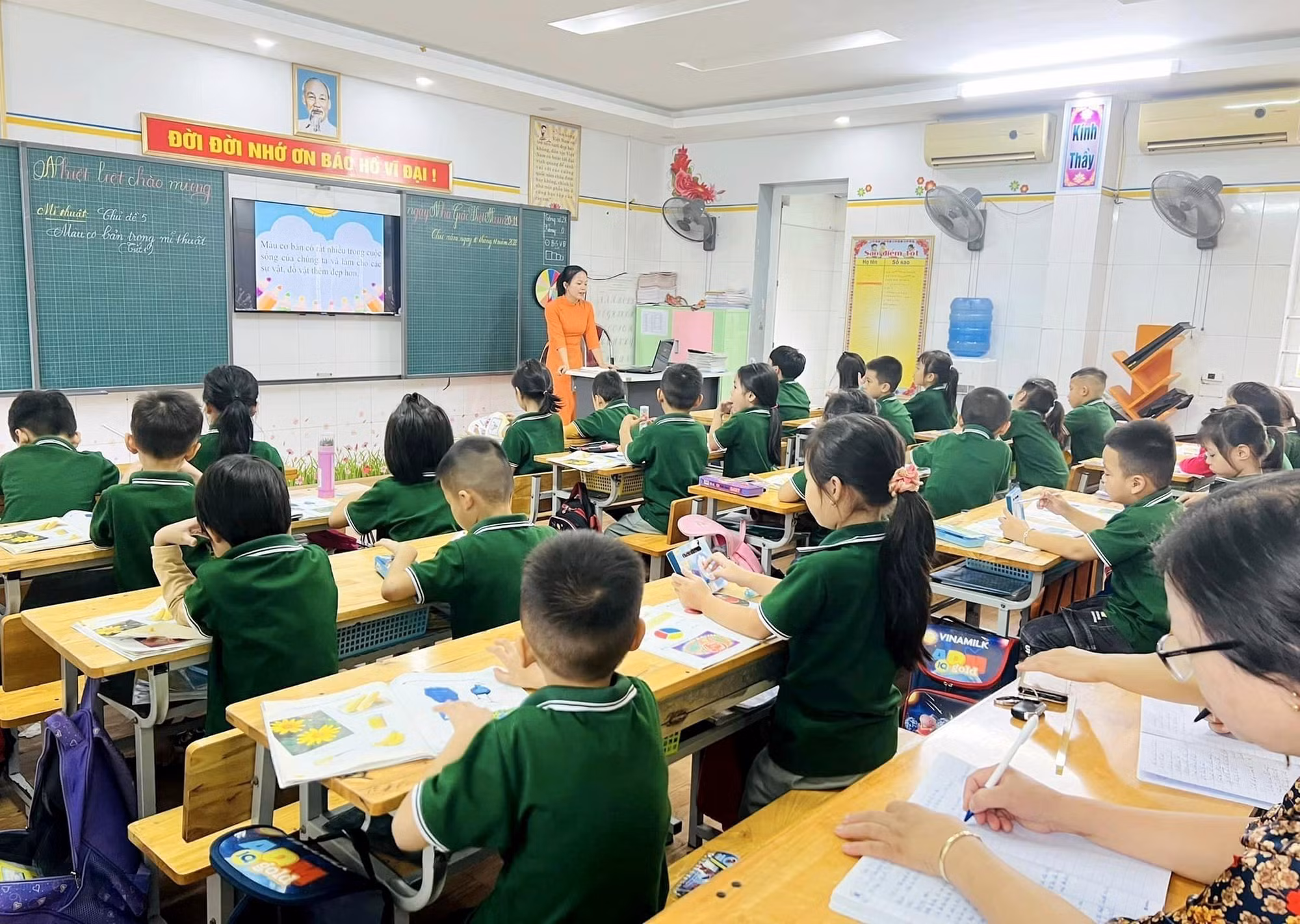 Giữ ổn định mức thu học phí năm học 2022 - 2023 như năm học 2021 - 2022