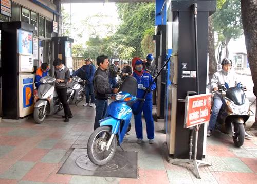 Xăng tăng tiếp hơn 500 đồng/lít