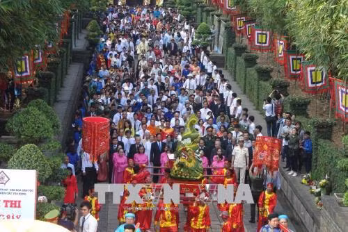 Người dân Thành phố Hồ Chí Minh hướng về Quốc Tổ Hùng Vương