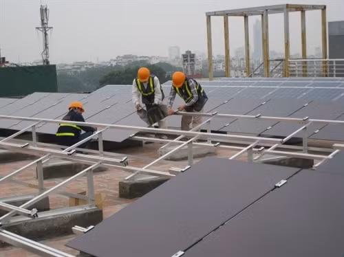 Tiết kiệm điện nhờ pin năng lượng Mặt trời