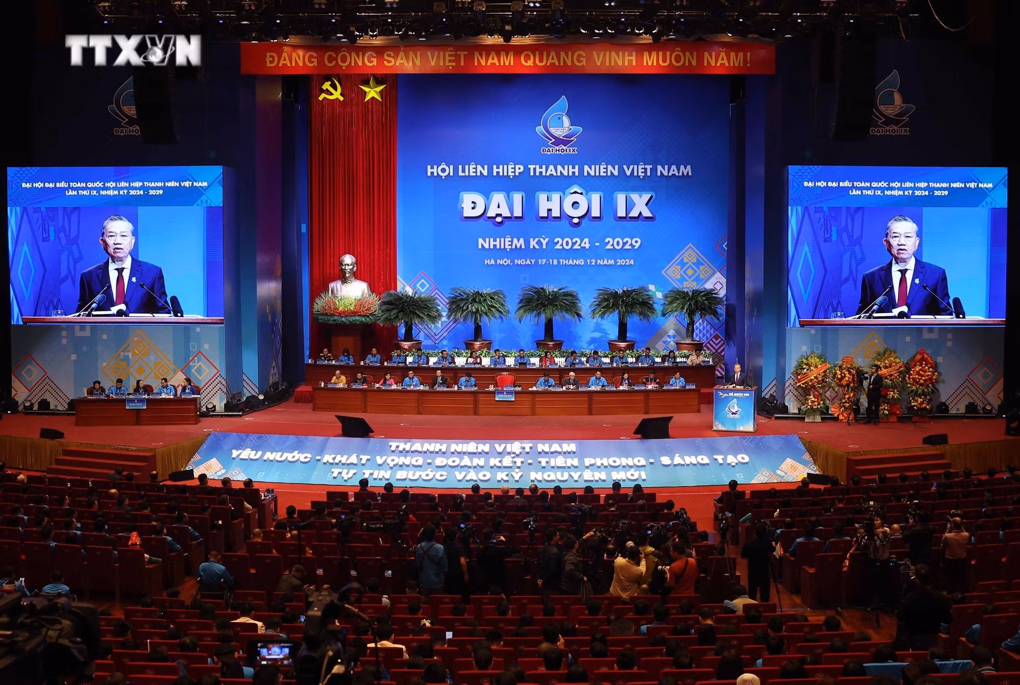 vna_potal_tong_bi_thu_du_phien_trong_the_dai_hoi_ix_hoi_lien_hiep_thanh_nien_viet_nam___7762861.jpg