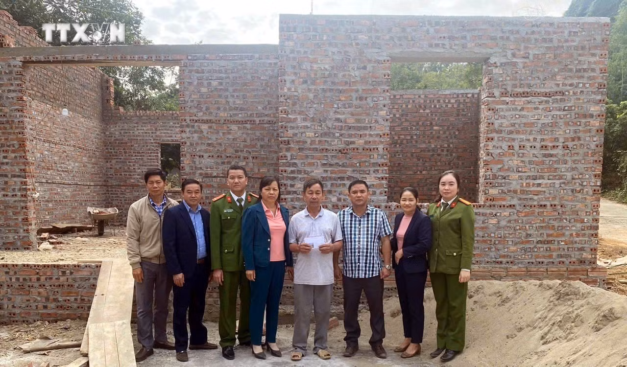 vna_potal_tuyen_quang_xoa_nha_tam_nha_dot_nat_cho_hon_7000_ho_ngheo_7762841.jpg
