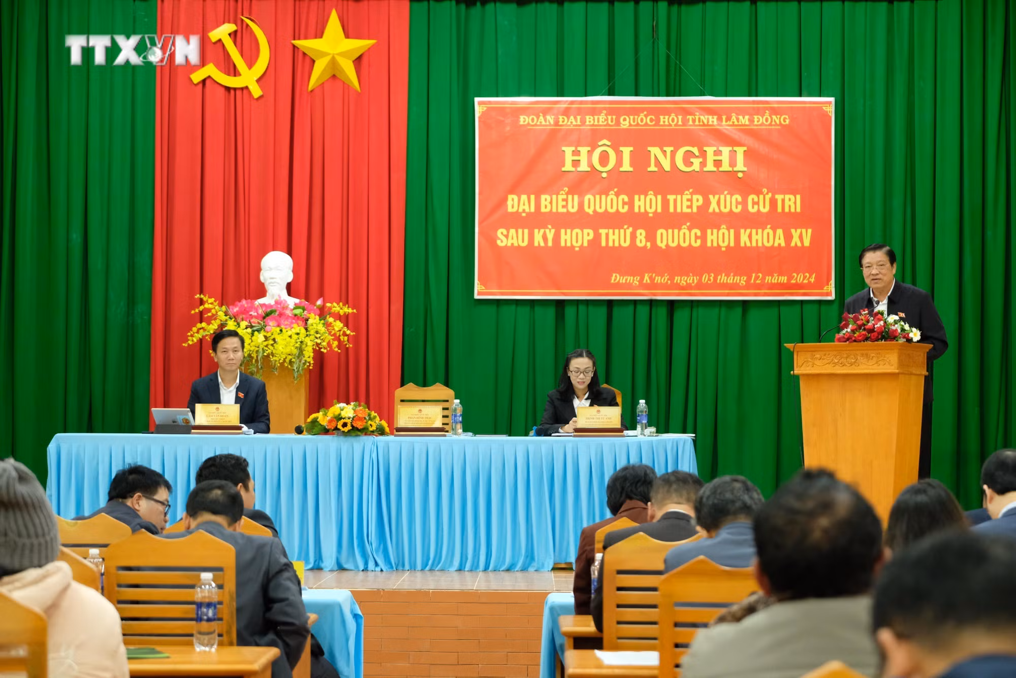 vna_potal_truong_ban_noi_chinh_trung_uong_tiep_xuc_cu_tri_tinh_lam_dong_sau_ky_hop_thu_8_7736894.jpg