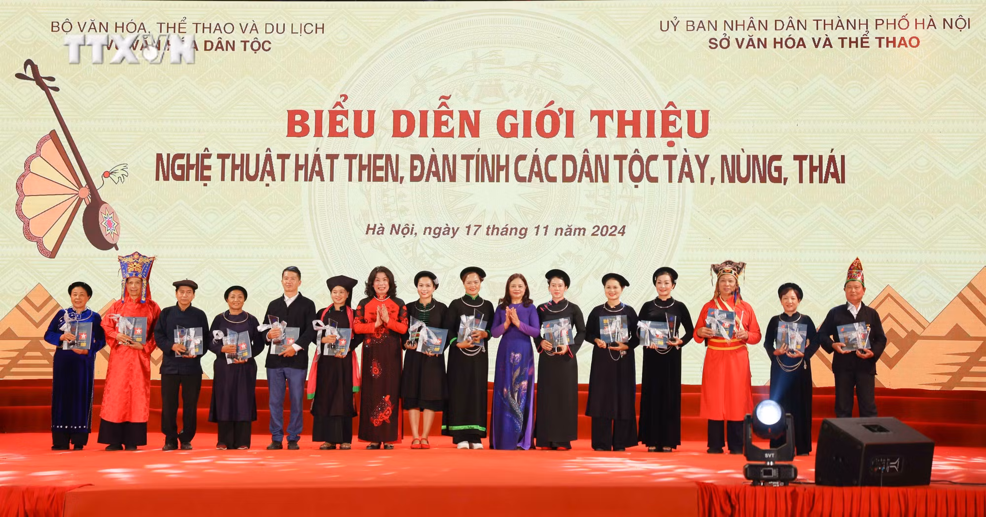 vna_potal_dam_da_am_sac_dem_bieu_dien_gioi_thieu_nghe_thuat_hat_then_dan_tinh_tai_ha_noi_7708628.jpg