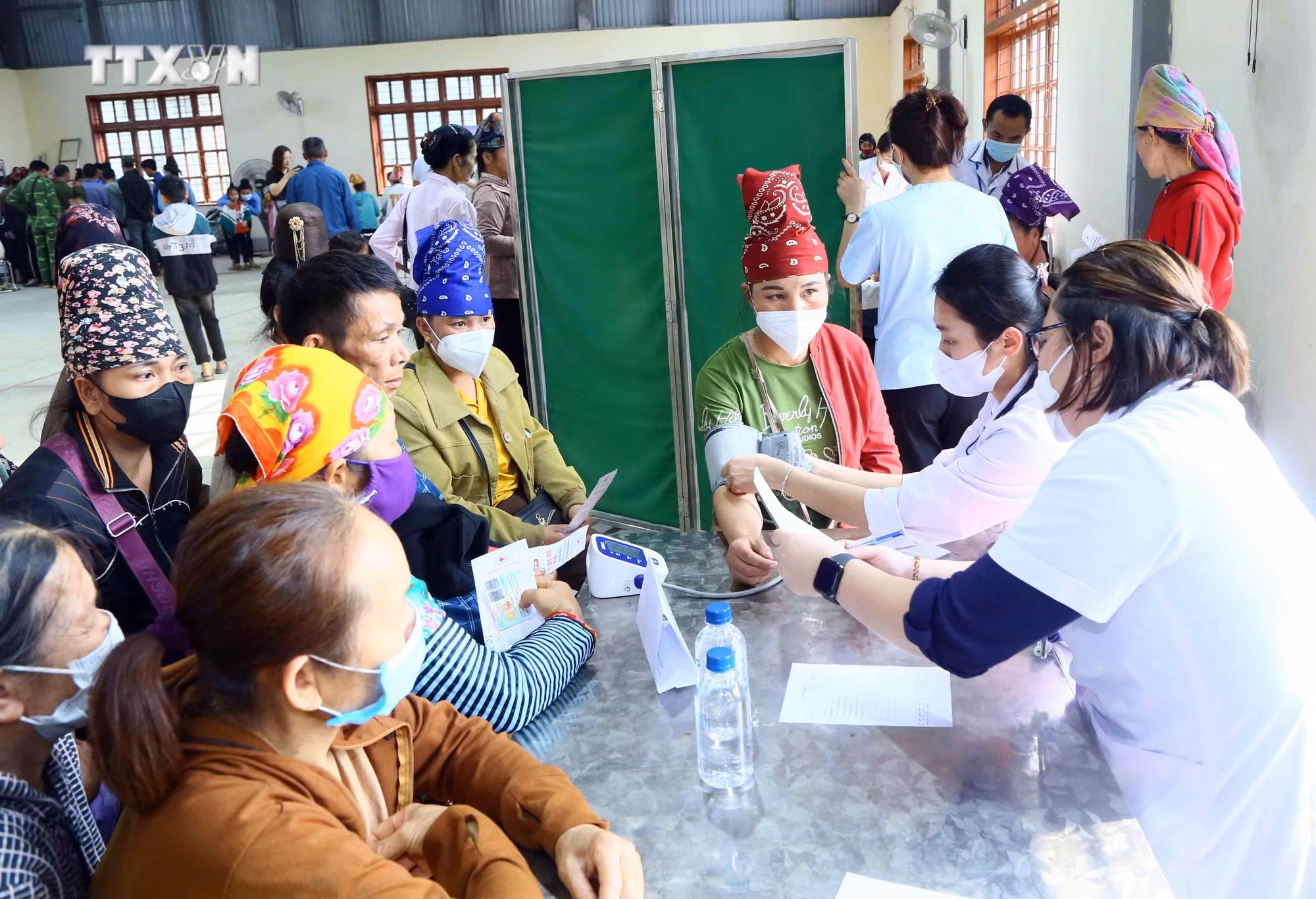 vna_potal_“hanh_trinh_nhan_dao_-_trao_nhan_yeu_thuong”_tai_son_la_7332834.jpg