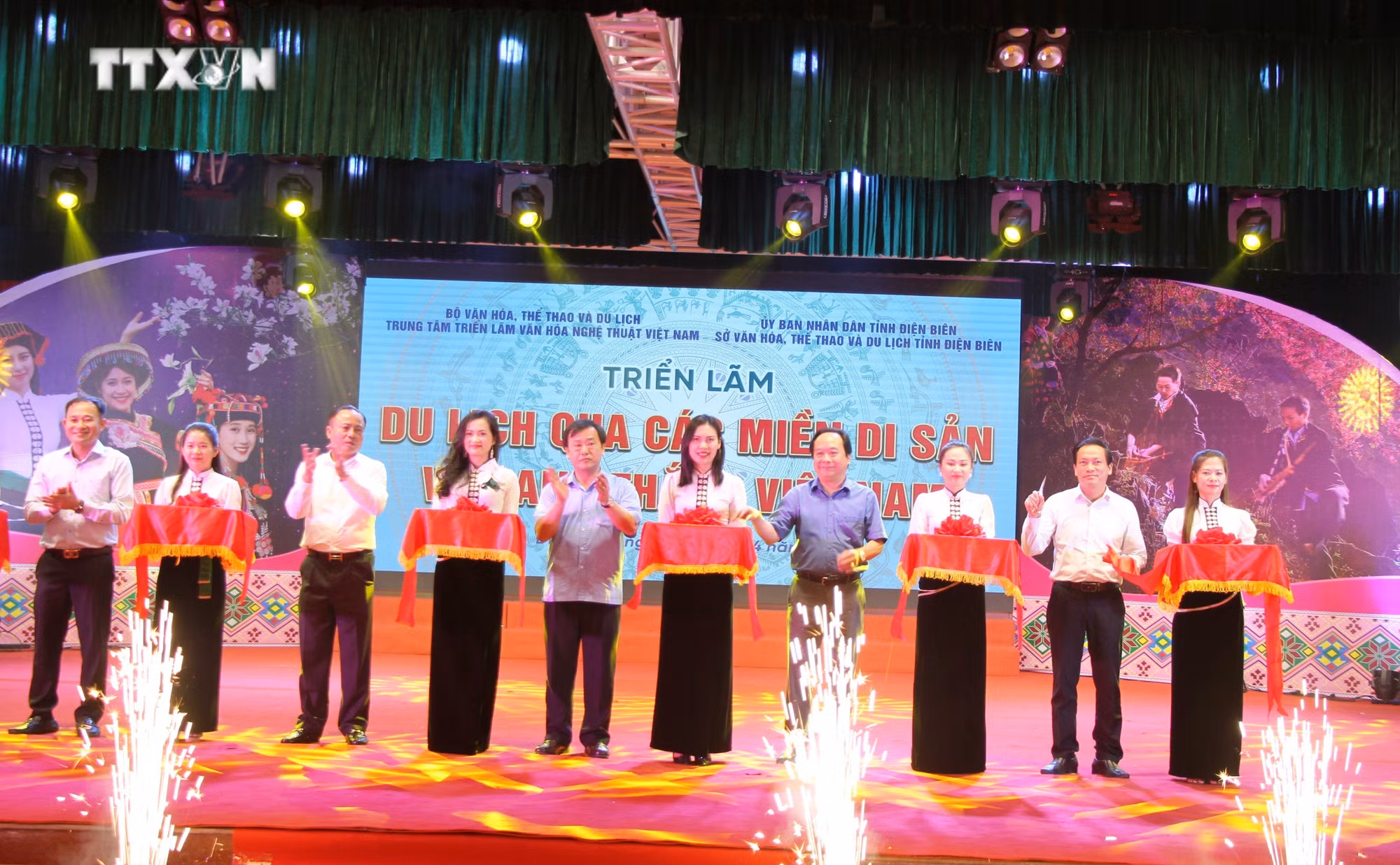 vna_potal_70_nam_chien_thang_dien_bien_phu_khai_mac_trien_lam_“du_lich_qua_cac_mien_di_san_va_danh_thang_viet_nam”_7332813.jpg