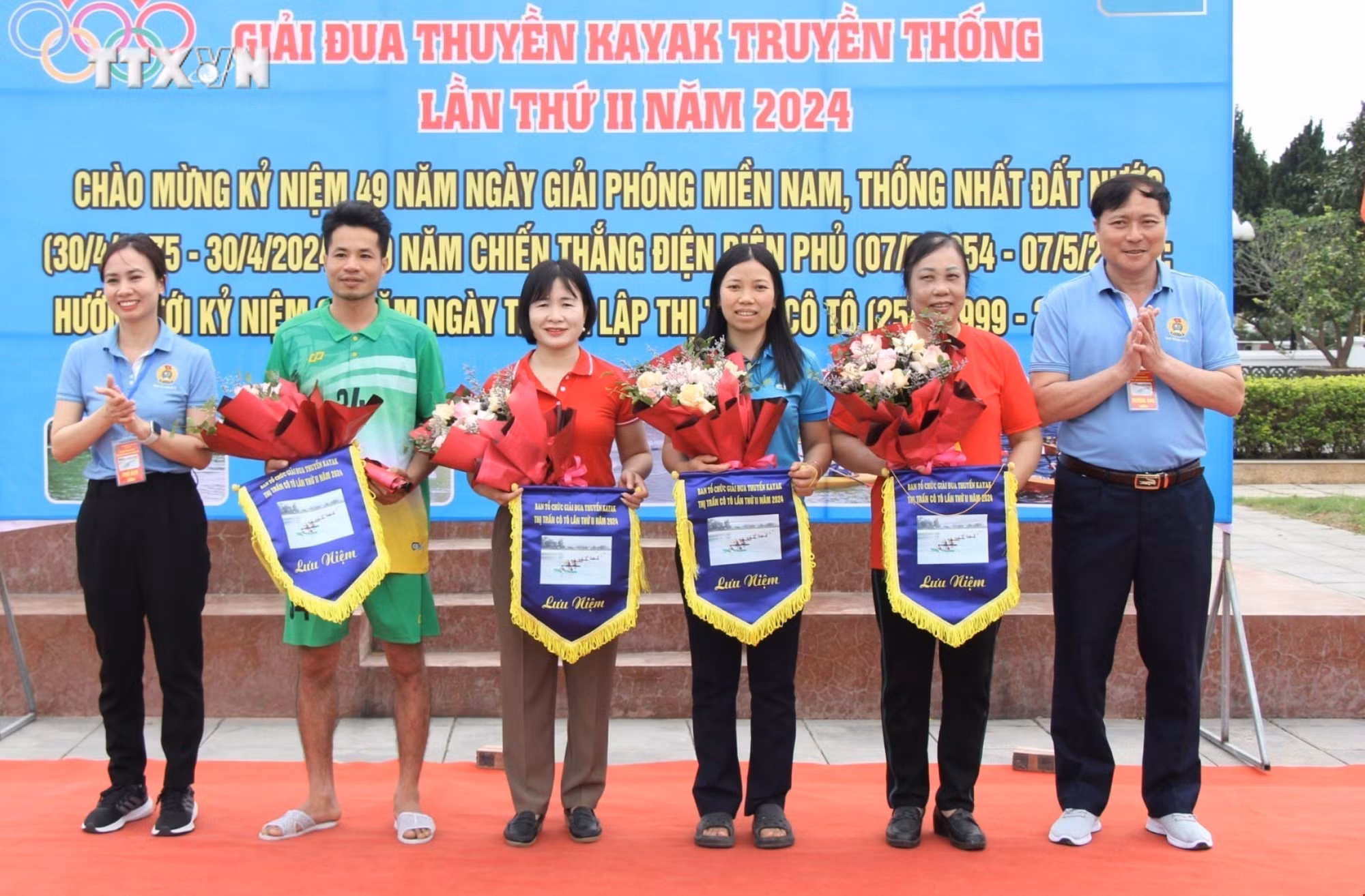 vna_potal_soi_noi_giai_dua_thuyen_kayak_huyen_dao_co_to_7311089.jpg