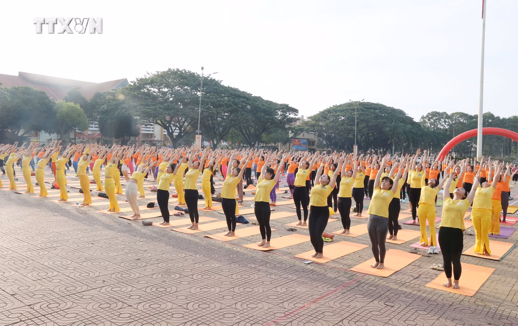 vna_potal_dak_lak_nhieu_hoat_dong_huong_ung_ngay_quoc_te_yoga_lan_thu_10_7421410.jpg