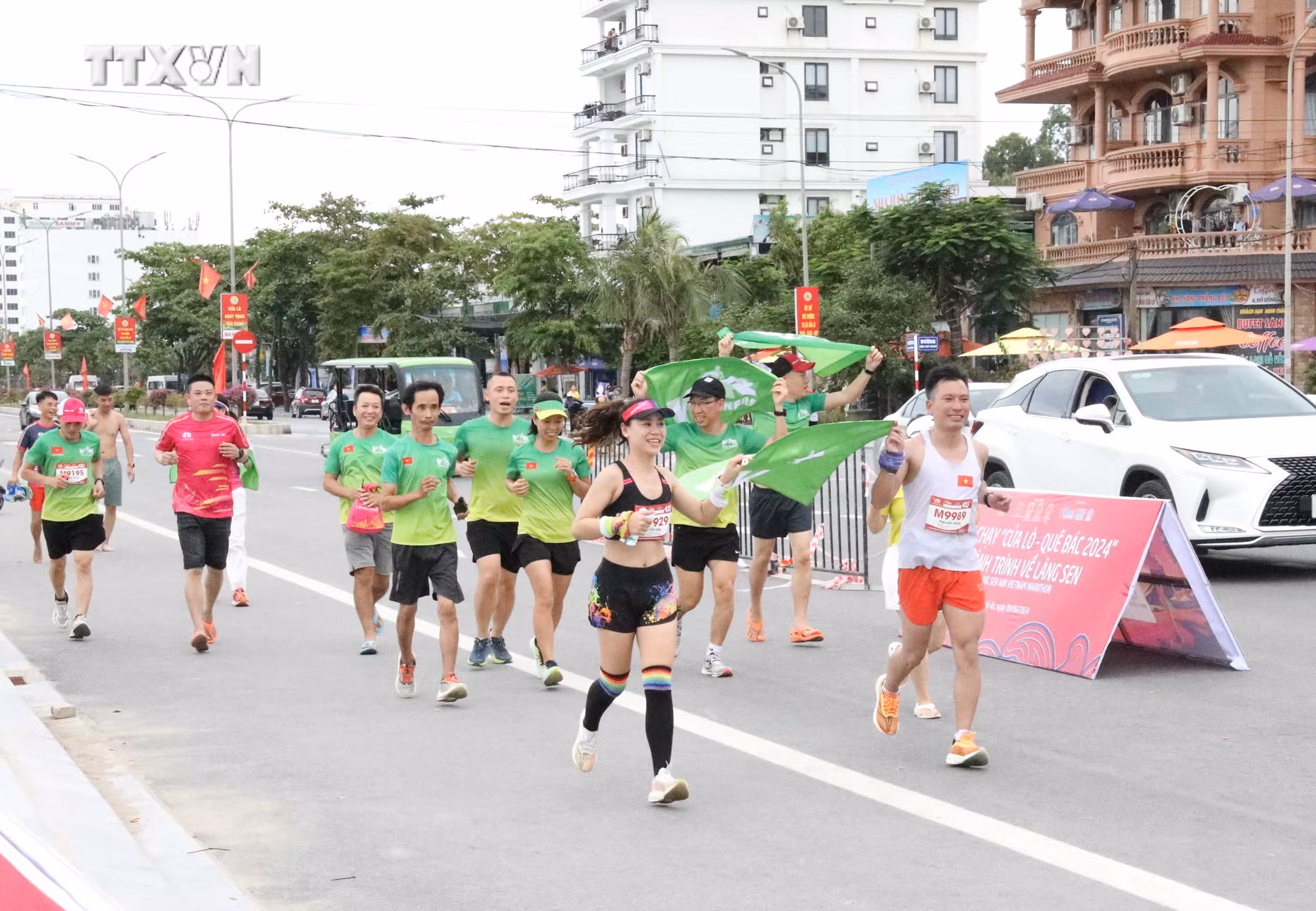 vna_potal_nghe_an_be_mac_giai_marathon_“hanh_trinh_ve_lang_sen_2024”_7421450.jpg