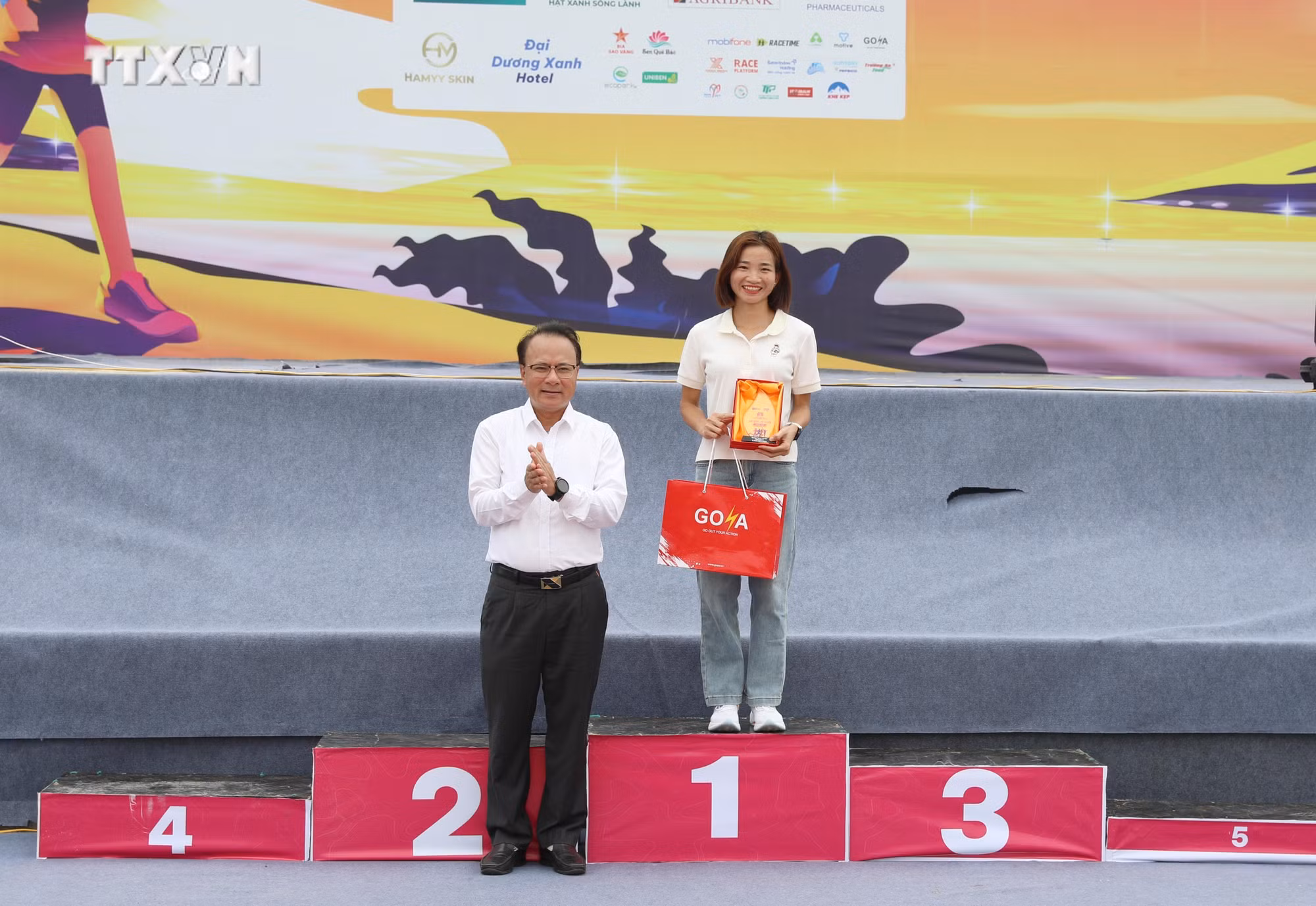 vna_potal_nghe_an_be_mac_giai_marathon_“hanh_trinh_ve_lang_sen_2024”_7421447.jpg