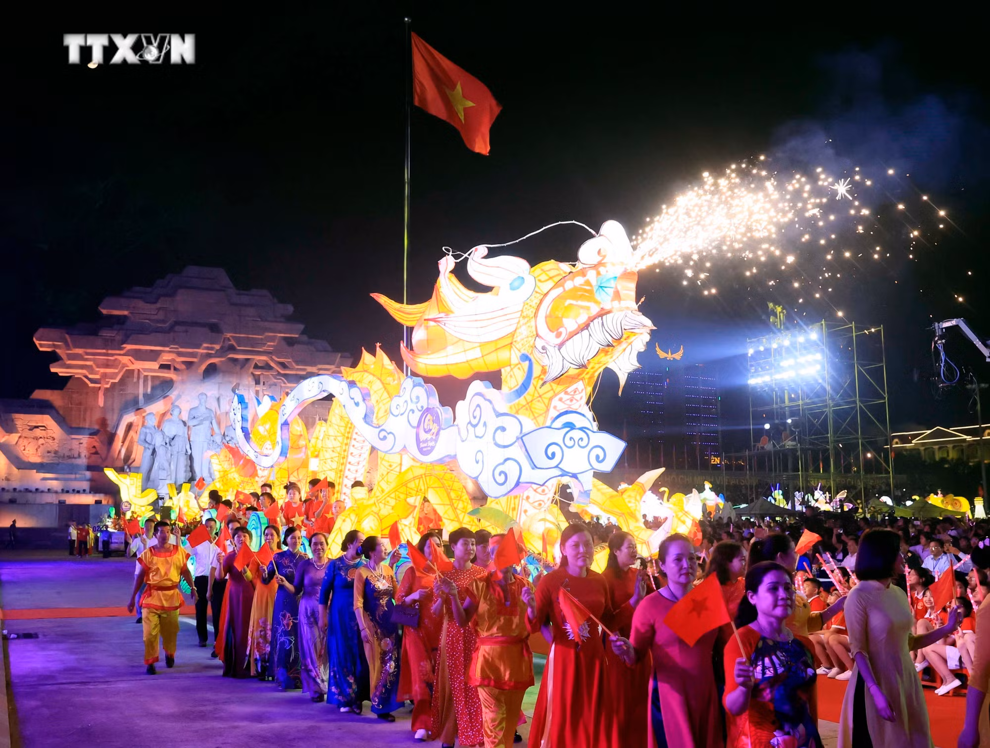 vna_potal_chuong_trinh_dem_hoi_thanh_tuyen_nam_2023_6996650.jpg