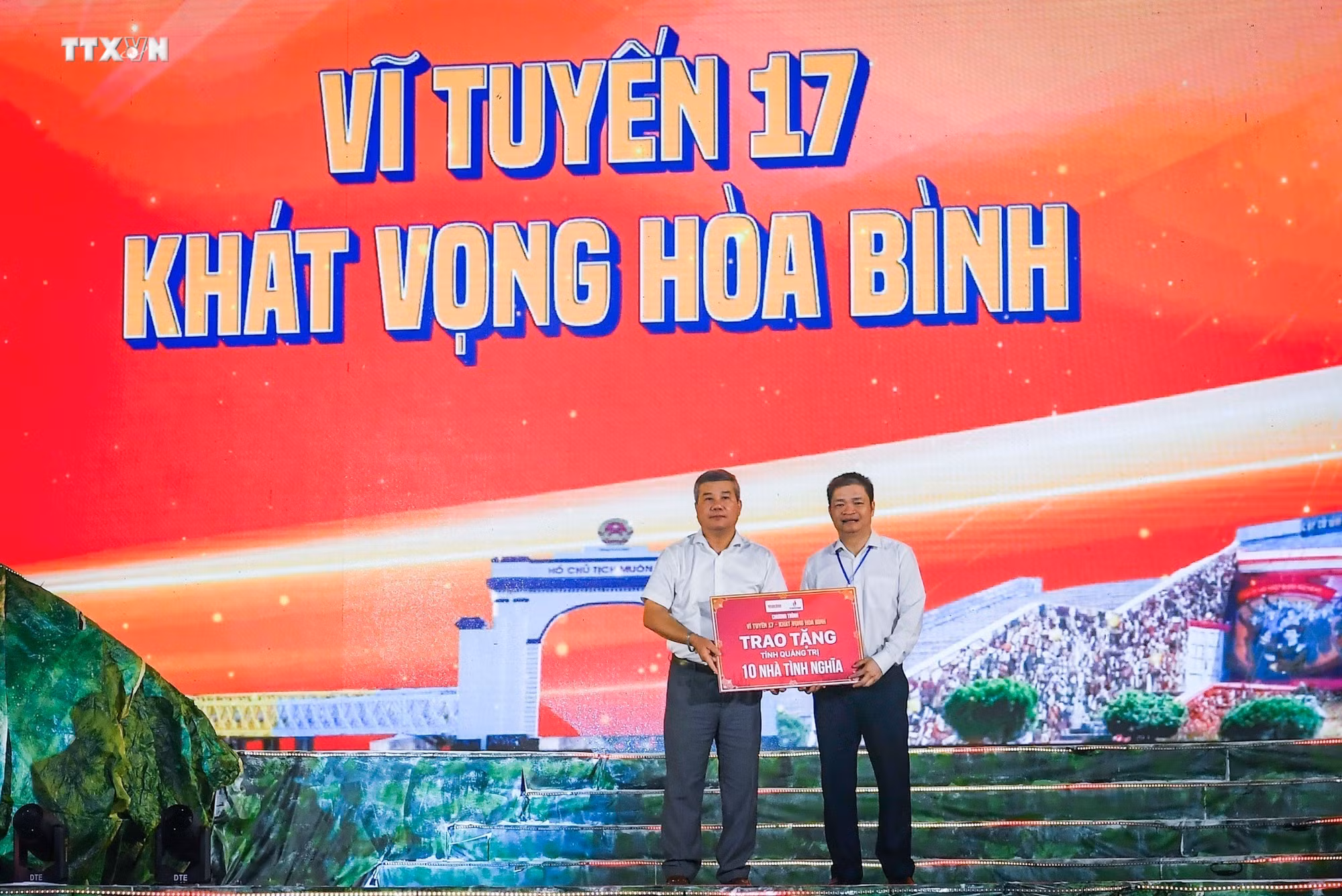 vna_potal_chuong_trinh_nghe_thuat_dac_biet_“vi_tuyen_17_–_khat_vong_hoa_binh”_7542036.jpg