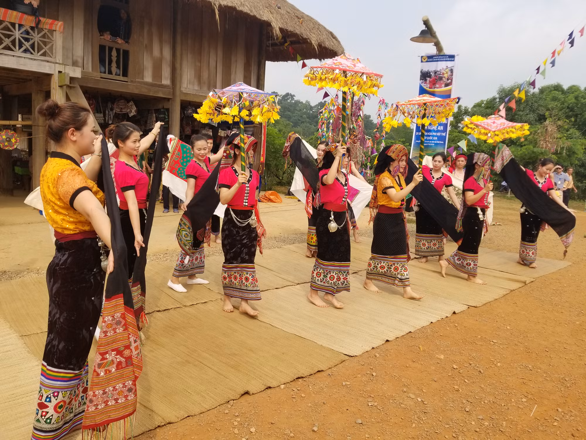 Các hoạt động tháng 3 với chủ đề “Mùa xuân nho nhỏ” tại Làng Văn hóa - Du lịch các dân tộc Việt Nam