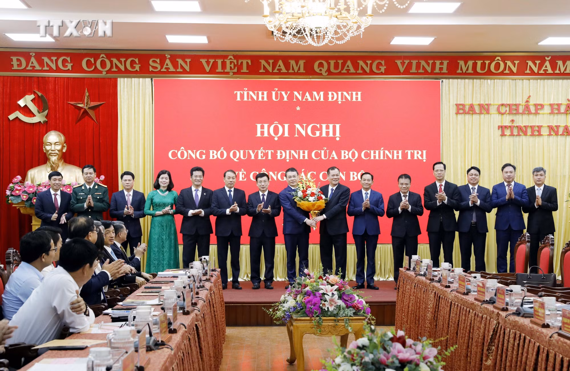 vna_potal_dong_chi_dang_khanh_toan_giu_chuc_bi_thu_tinh_uy_nam_dinh__180814284_7702269 (1).jpg