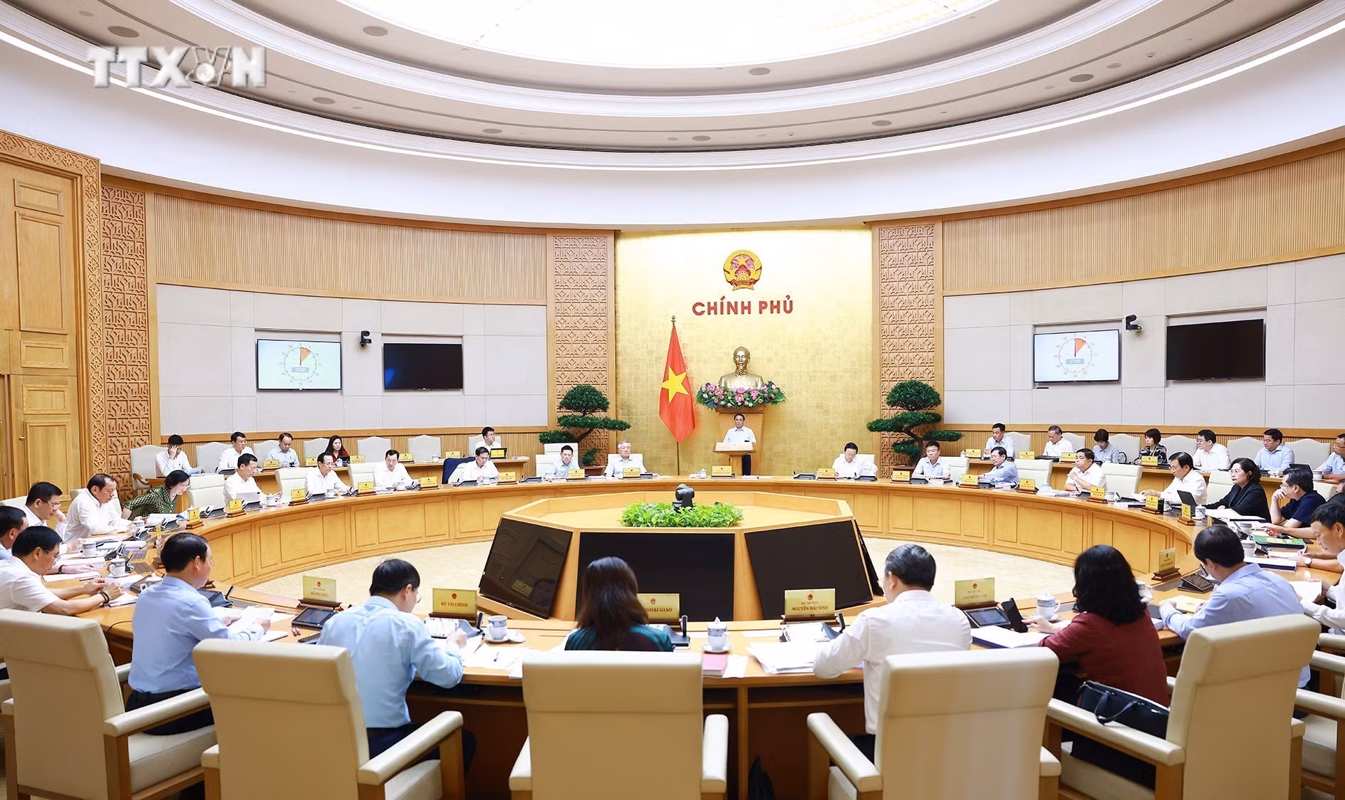 vna_potal_thu_tuong_chu_tri_phien_hop_chinh_phu_chuyen_de_xay_dung_phap_luat_thang_9_nam_2024_7595169.jpg