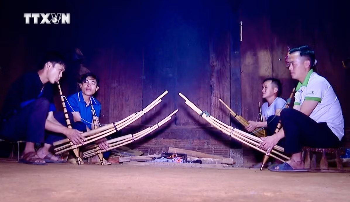 vna_potal_thang_thanh_nien_2024_nhung_thu_linh_doan_nguoi_mong_o_vung_cao_yen_bai__7285212.jpeg
