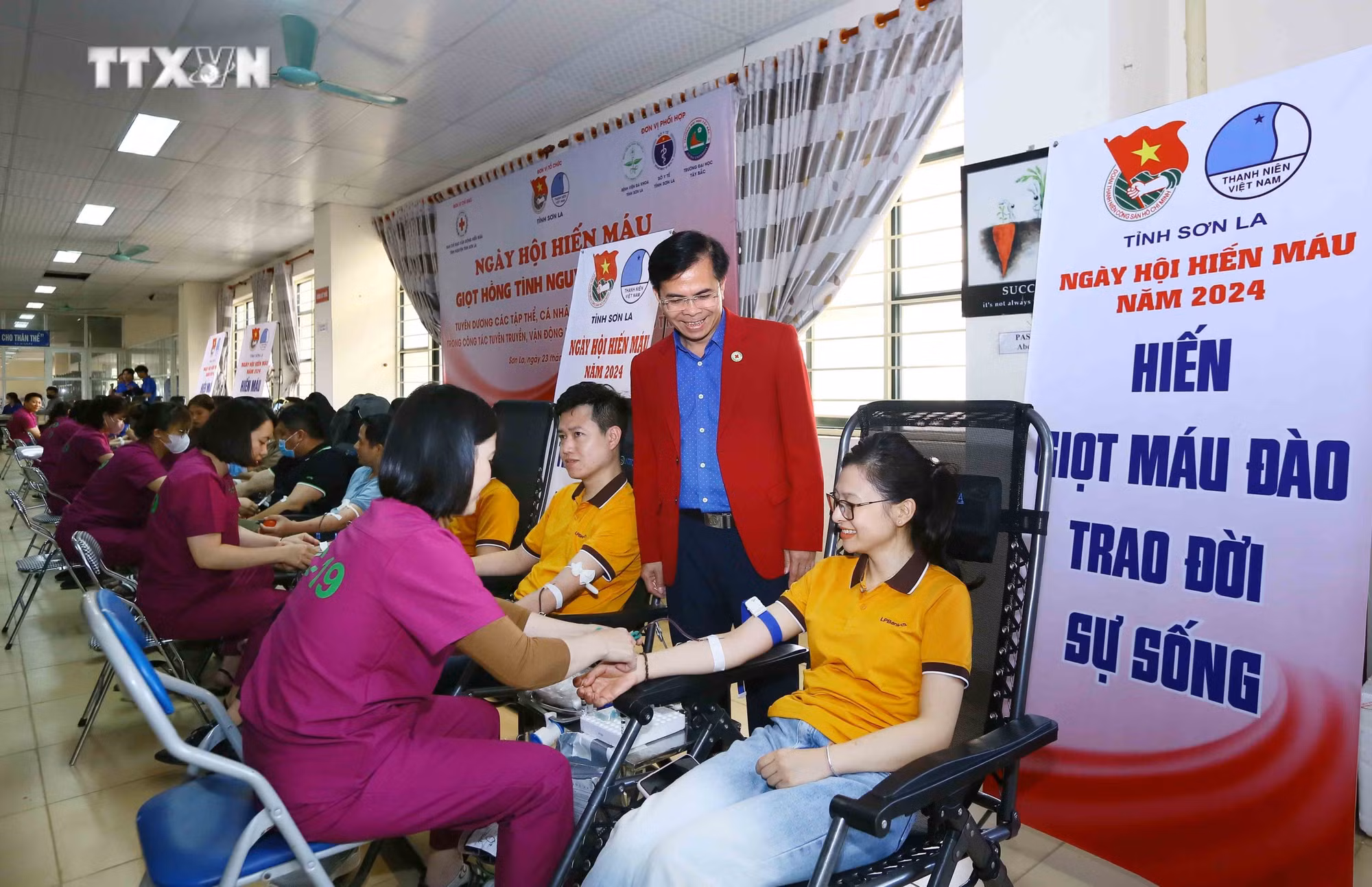 vna_potal_son_la_“ngay_hoi_hien_mau_-_giot_hong_tinh_nguyen”_nam_2024_7285512.jpg