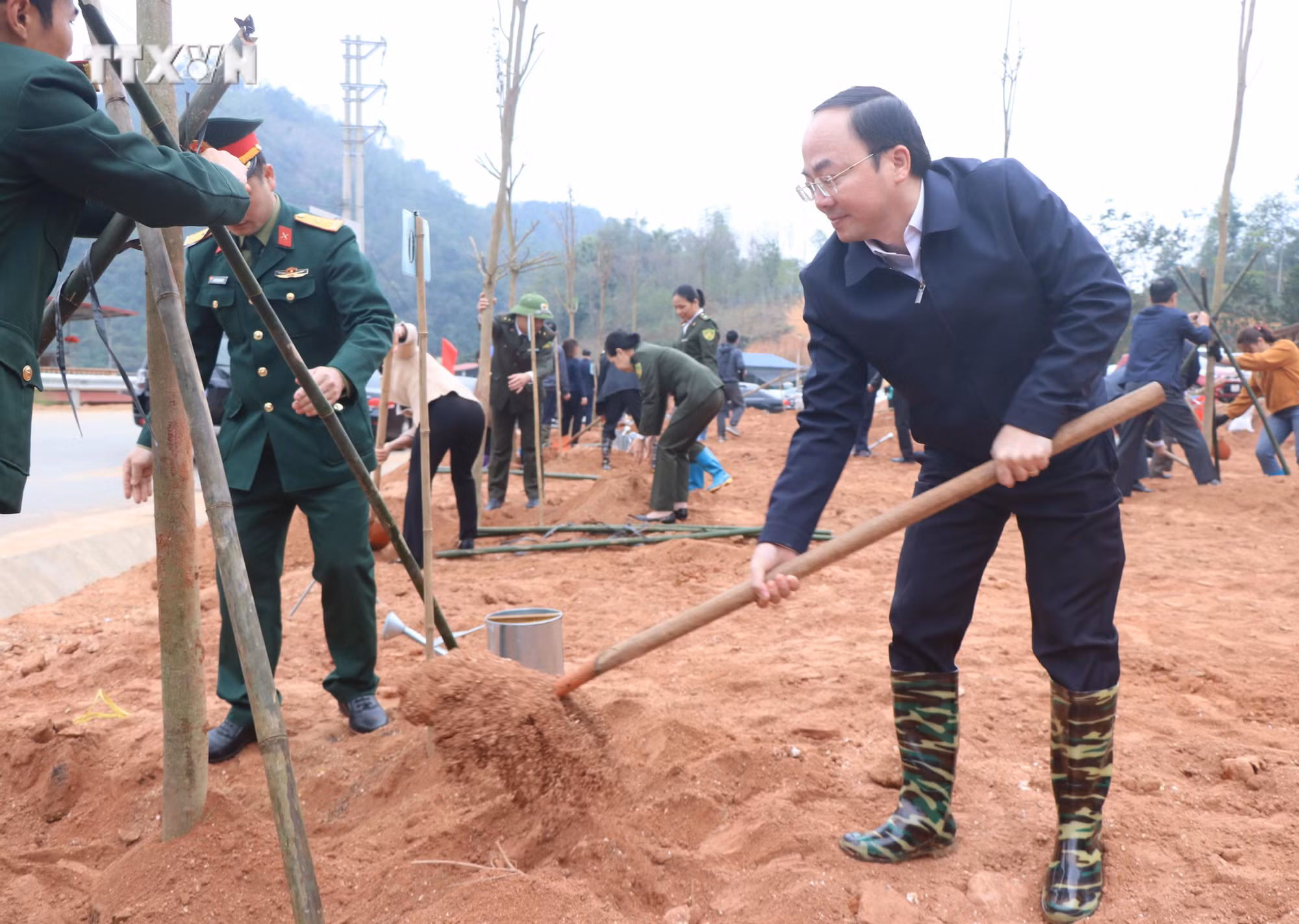 vna_potal_bac_can_phat_dong_“tet_trong_cay_doi_doi_nho_on_bac_ho”_xuan_giap_thin_nam_2024_7228541.jpg
