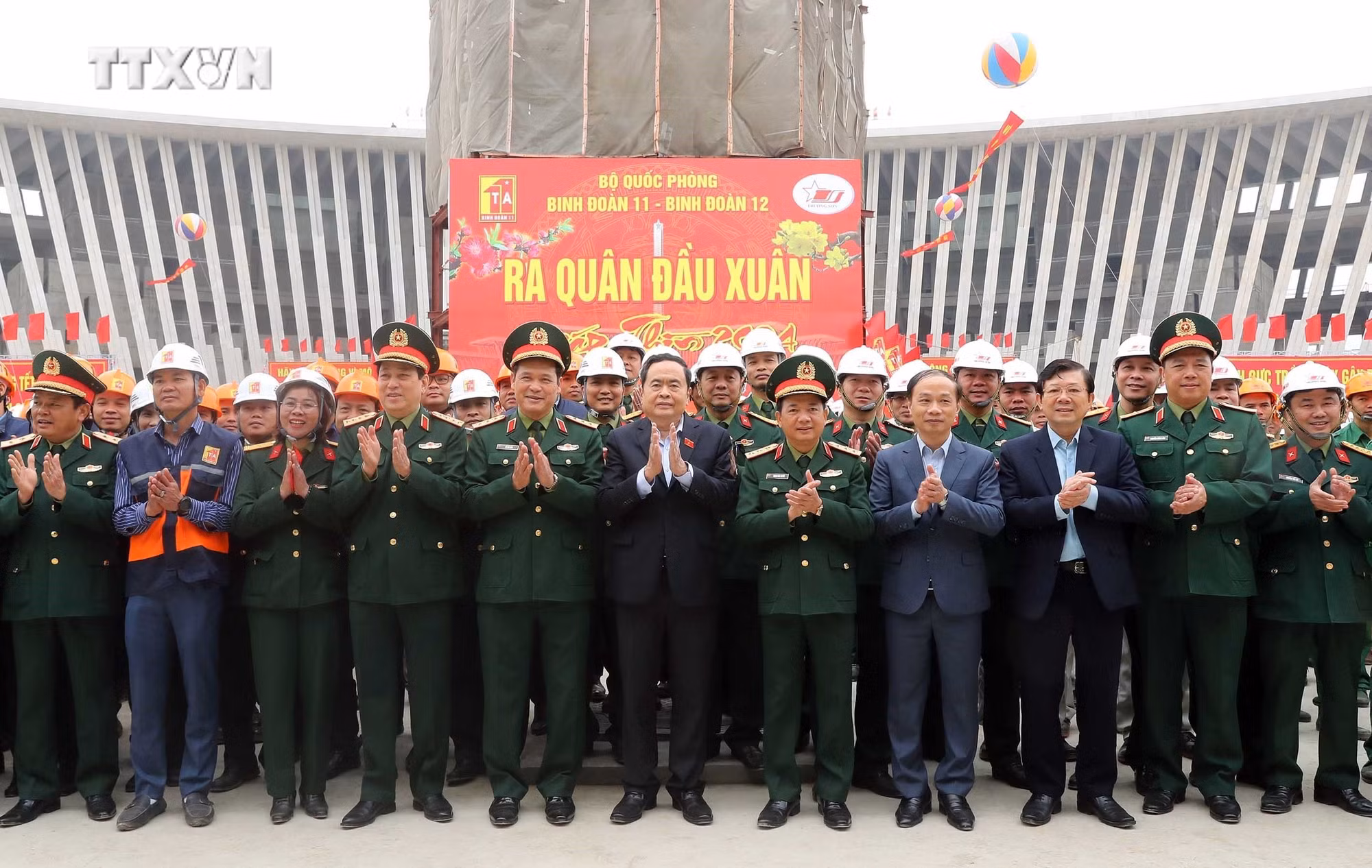 vna_potal_bo_quoc_phong_phat_dong_tet_trong_cay_xuan_giap_thin_2024_7229238.jpg