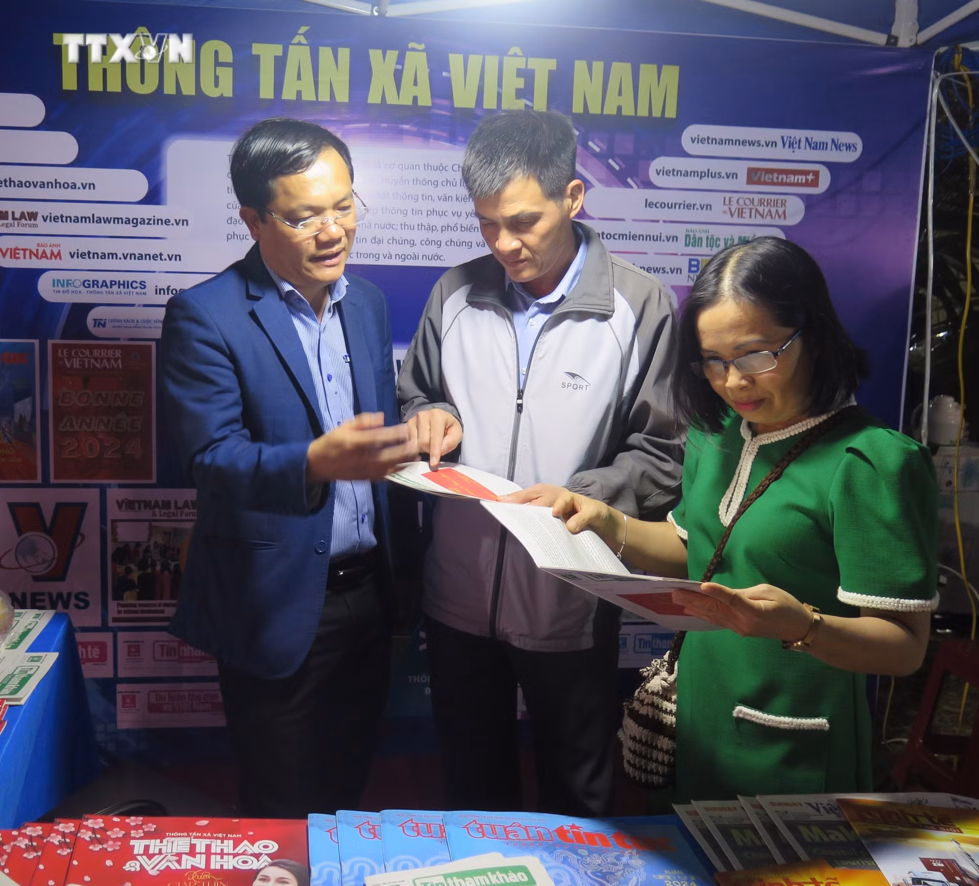 vna_potal_kon_tum_khai_mac_hoi_bao_xuan_giap_thin_2024_7228807.jpg