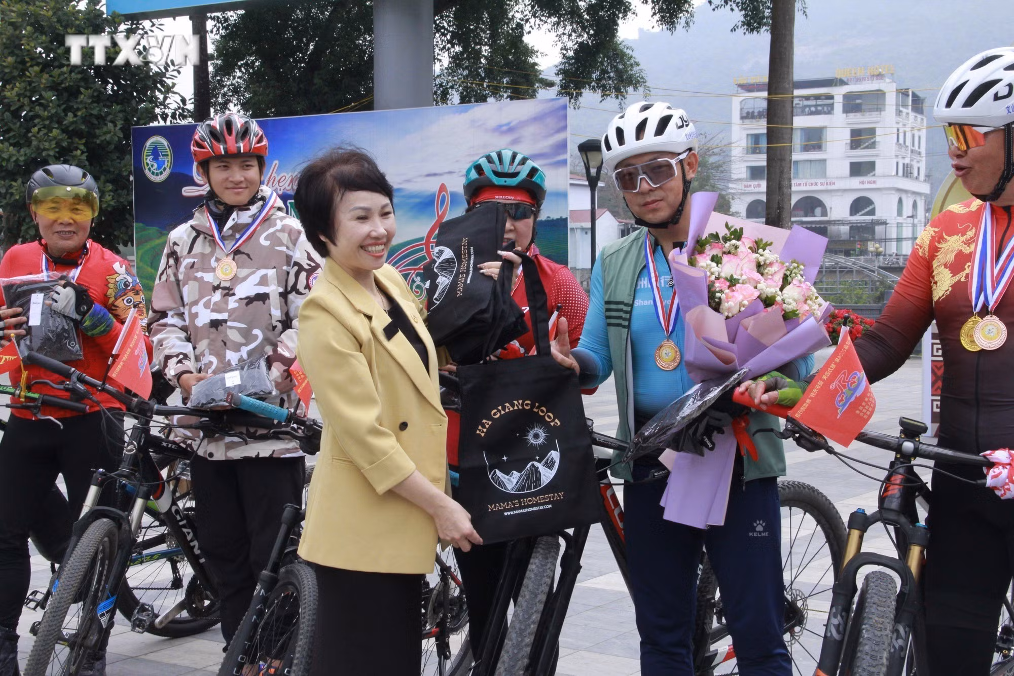 vna_potal_ra_mat_tour_du_lich_dap_xe_“mot_hanh_trinh_-_hai_quoc_gia”_7228902.jpg