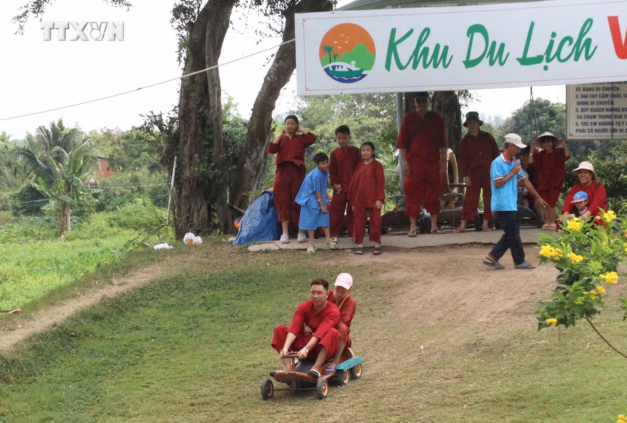 vna_potal_vinh_long_thu_hut_hon_71000_luot_du_khach_trong_dip_tet_nguyen_dan_giap_thin_2024_7228758.jpg