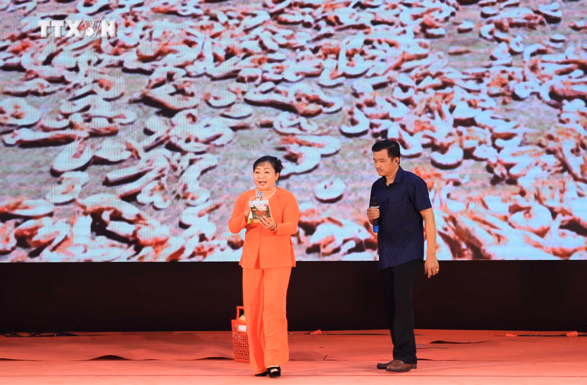 vna_potal_tuyen_truyen_ve_chuong_trinh_moi_xa_mot_san_pham_tinh_ca_mau_nam_2024_7744269.jpg