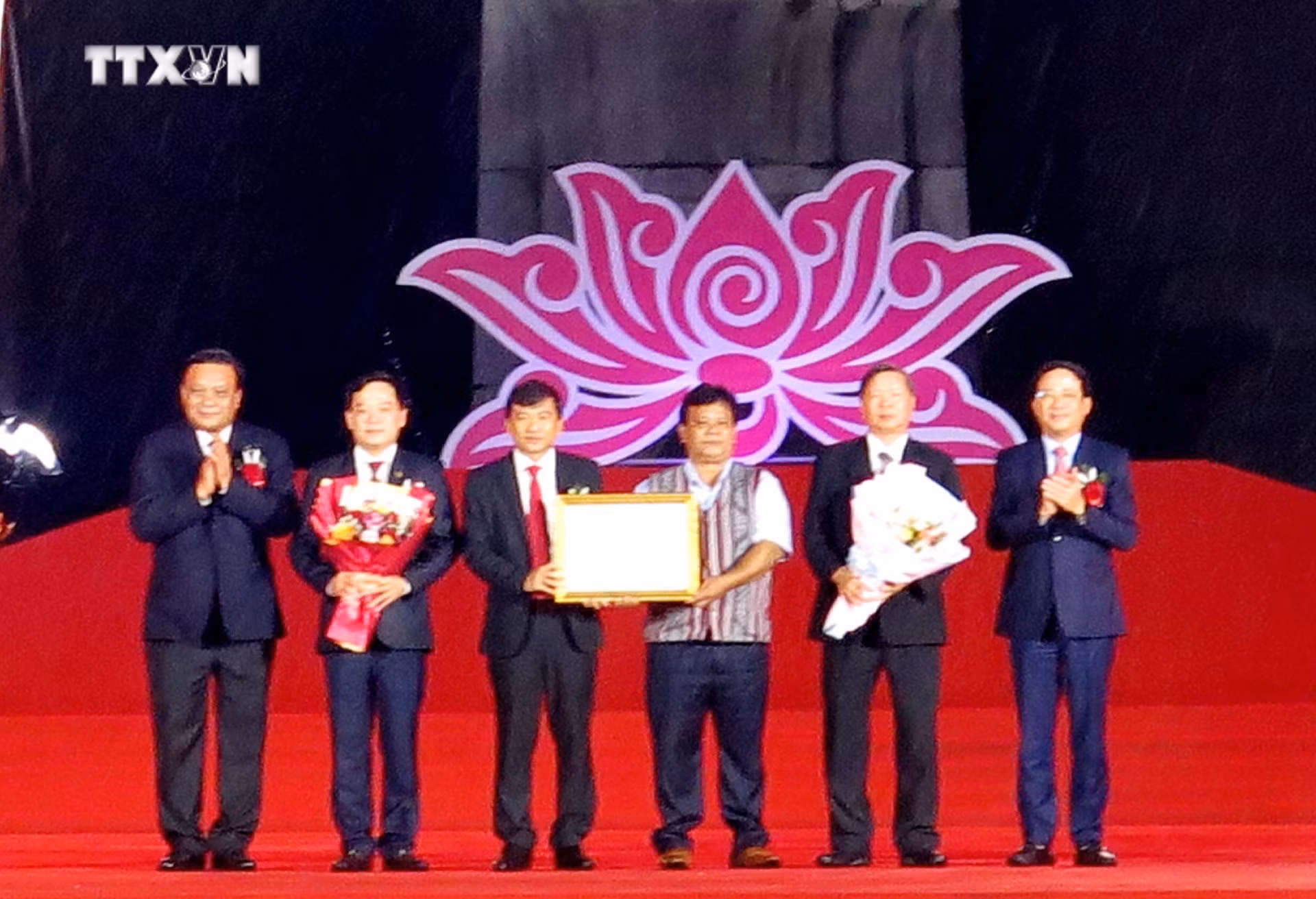 vna_potal_binh_dinh_ky_niem_60_nam_chien_thang_an_lao_7744696.jpg