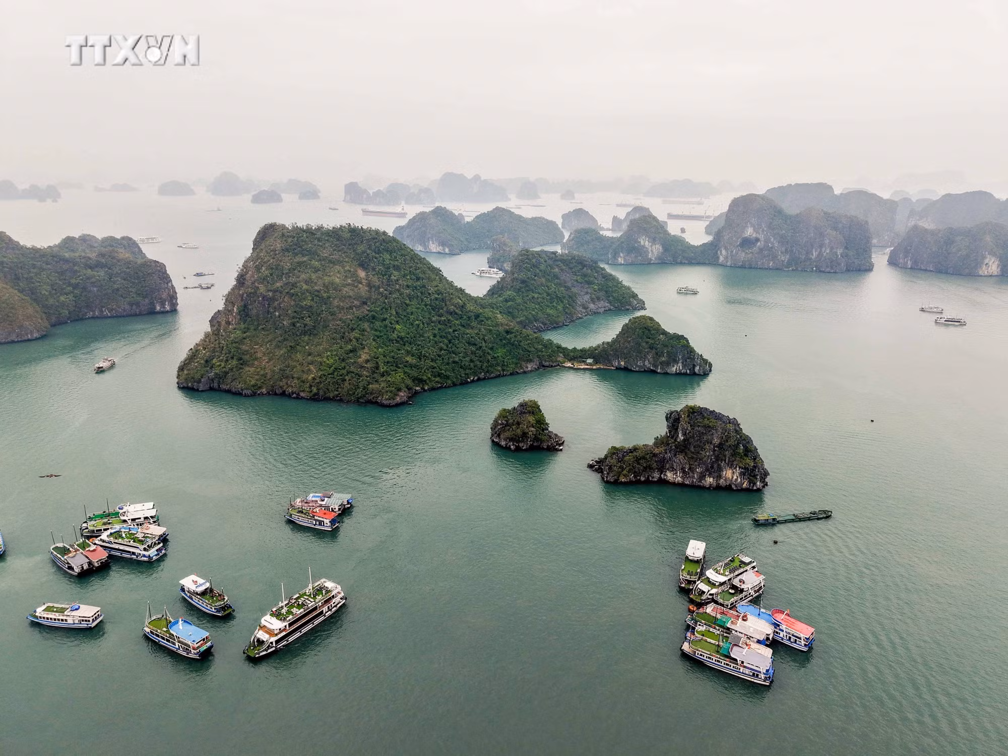 vna_potal_chiem_nguong_ky_quan_thien_nhien_the_gioi_vinh_ha_long__7724896.jpg