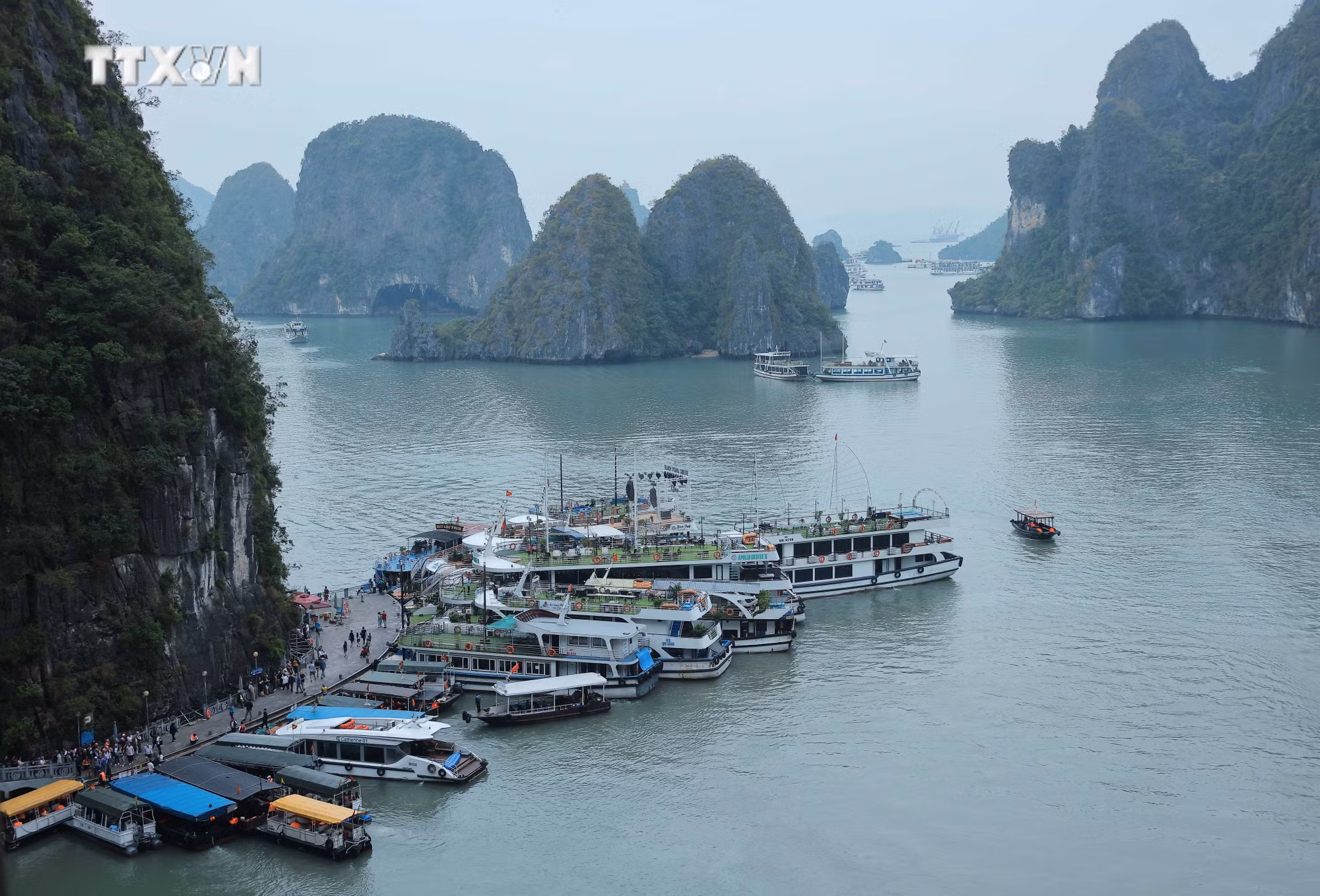 vna_potal_chiem_nguong_ky_quan_thien_nhien_the_gioi_vinh_ha_long__7724887.jpg