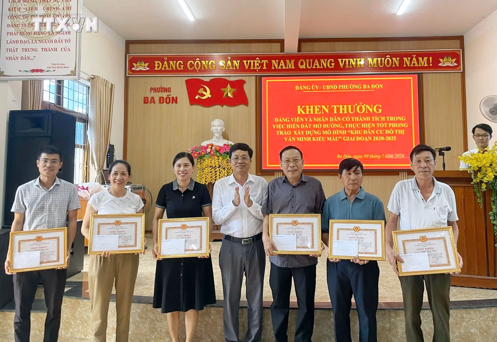vna_potal_lan_toa_phong_trao_hoc_va_lam_theo_bac_tai_phuong_ba_don_quang_binh_7699363 (1).jpg