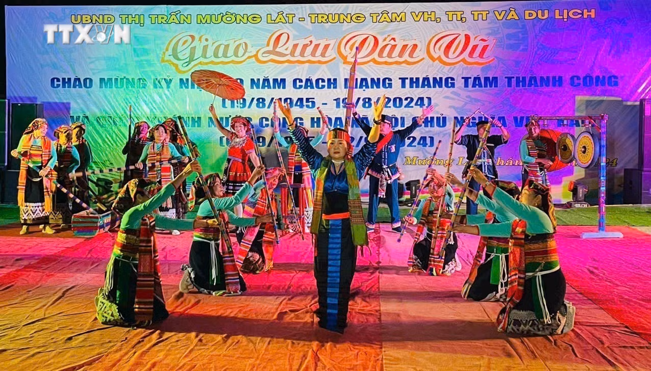 vna_potal_soi_noi_cac_hoat_dong_vui_tet_doc_lap_cua_dong_bao_mong_o_muong_lat_7568281.jpg