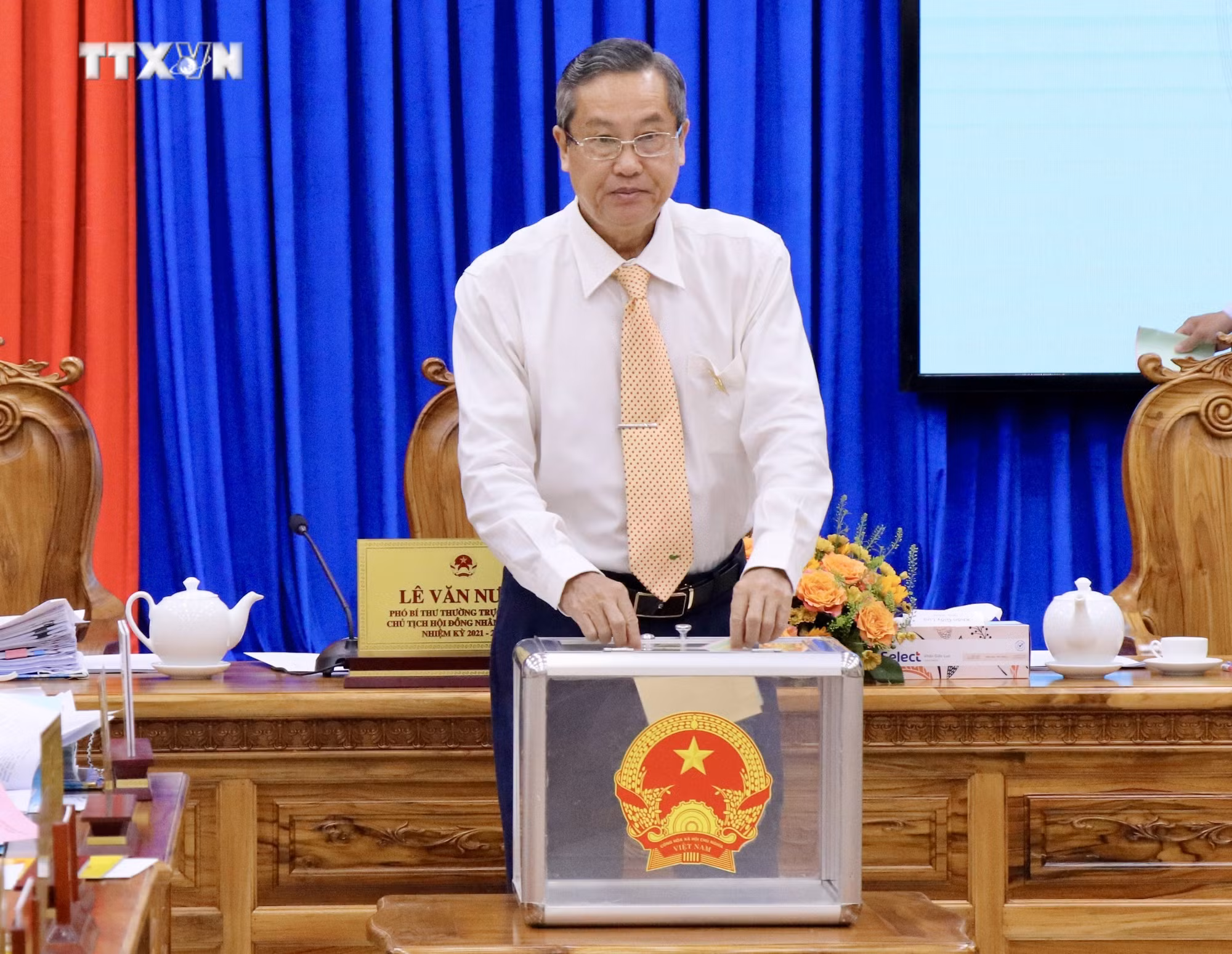 vna_potal_ong_ngo_cong_thuc_duoc_bau_lam_pho_chu_tich_ubnd_tinh_an_giang_7701151.jpeg