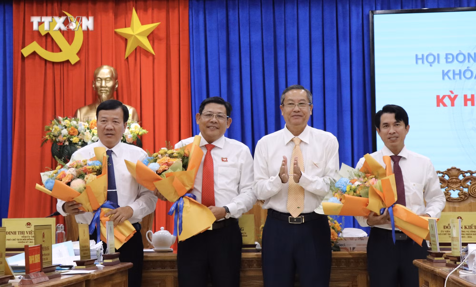 vna_potal_ong_ngo_cong_thuc_duoc_bau_lam_pho_chu_tich_ubnd_tinh_an_giang_7701170.jpeg