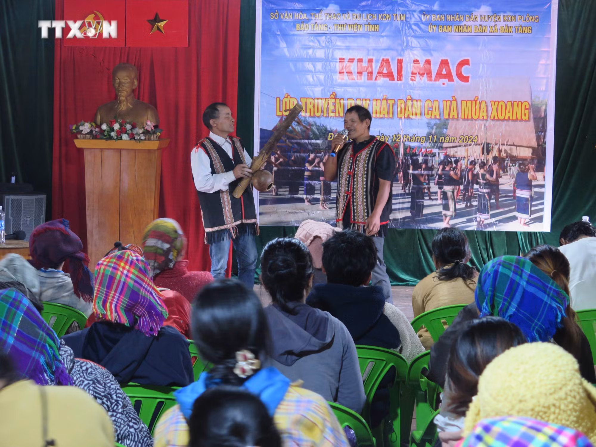 vna_potal_bao_ton_hat_dan_ca_va_mua_xoang_dan_toc_xo_dang_7702390.jpg
