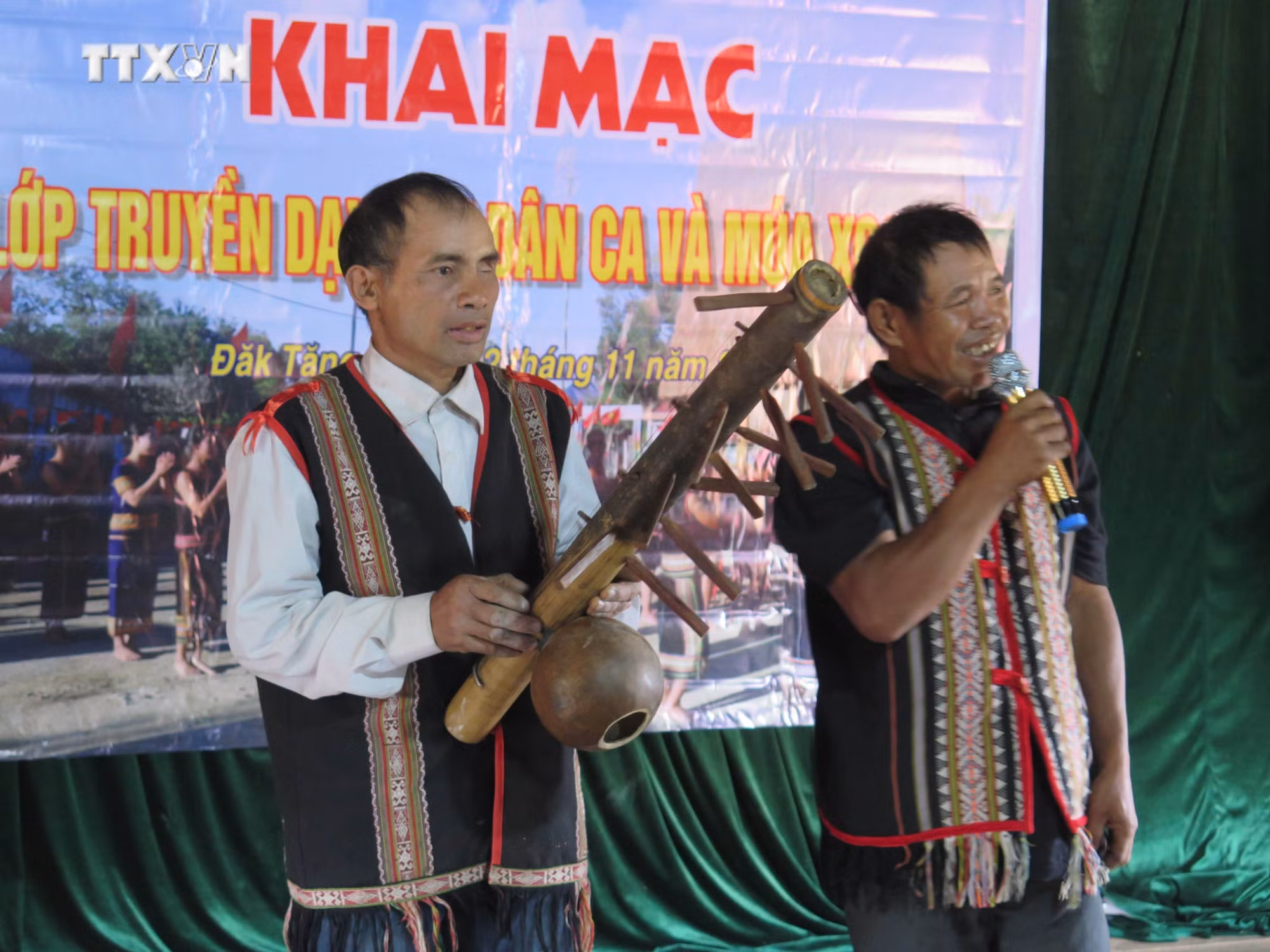 vna_potal_bao_ton_hat_dan_ca_va_mua_xoang_dan_toc_xo_dang_7702386.jpg