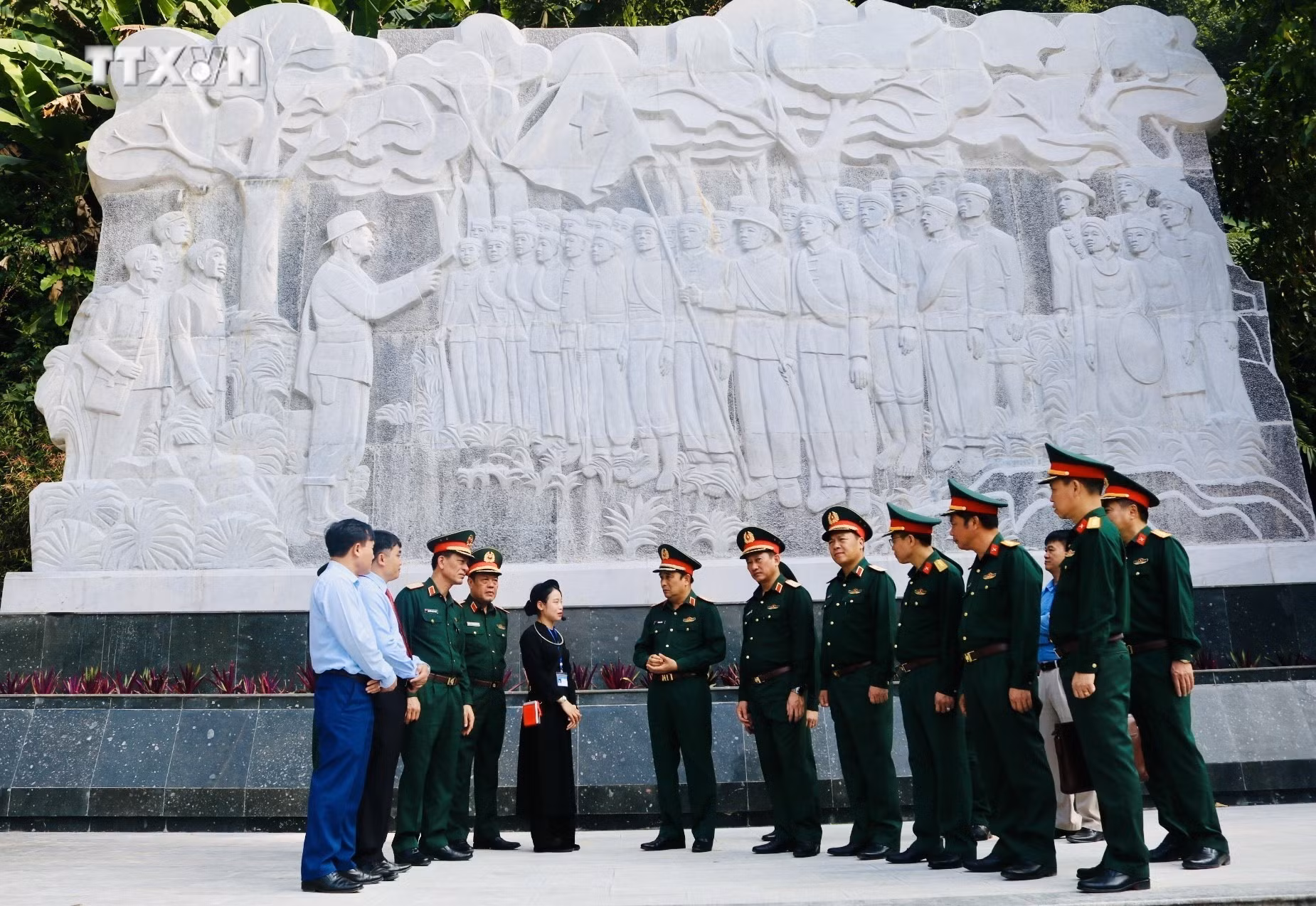 vna_potal_bo_tong_tham_muu_qdnd_viet_nam_trao_kinh_phi_ho_tro_xay_dung_nha_tinh_nghia_tai_tinh_cao_bang_7701527.jpeg