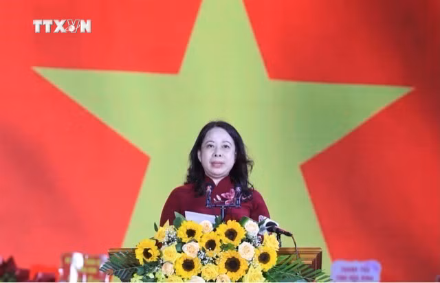 vna_potal_hoa_binh_ky_niem_60_nam_ngay_bac_ho_ve_tham_lam_viec_voi_huyen_kim_boi_7659303.jpg