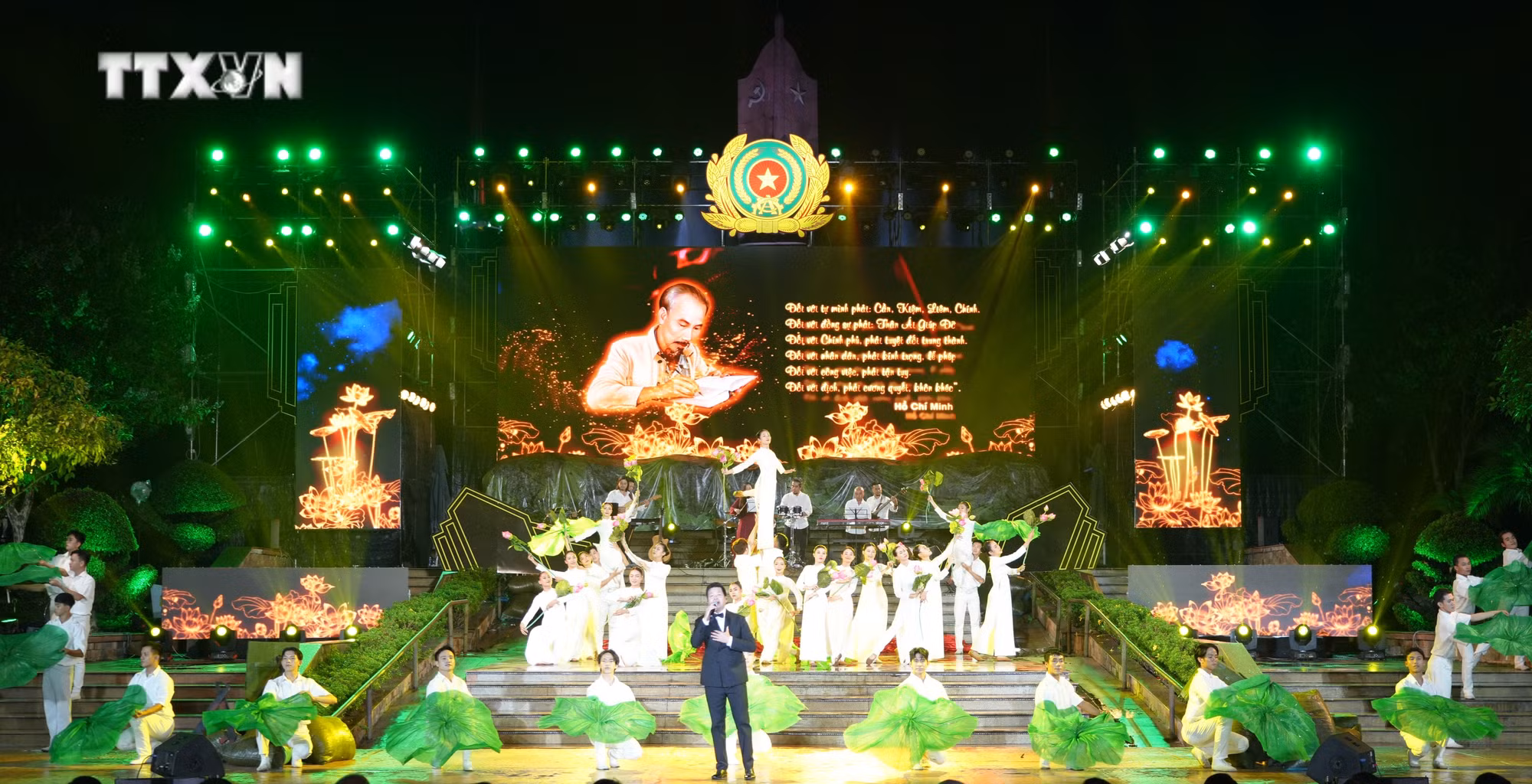 vna_potal_chuong_trinh_nghe_thuat_dac_biet_“giu_tron_loi_the_-_noi_nhung_dong_song”_7507316.jpg