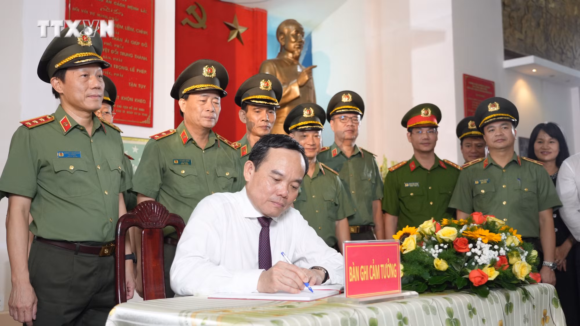 vna_potal_chuong_trinh_nghe_thuat_dac_biet_“giu_tron_loi_the_-_noi_nhung_dong_song”_7507315 (1).jpg