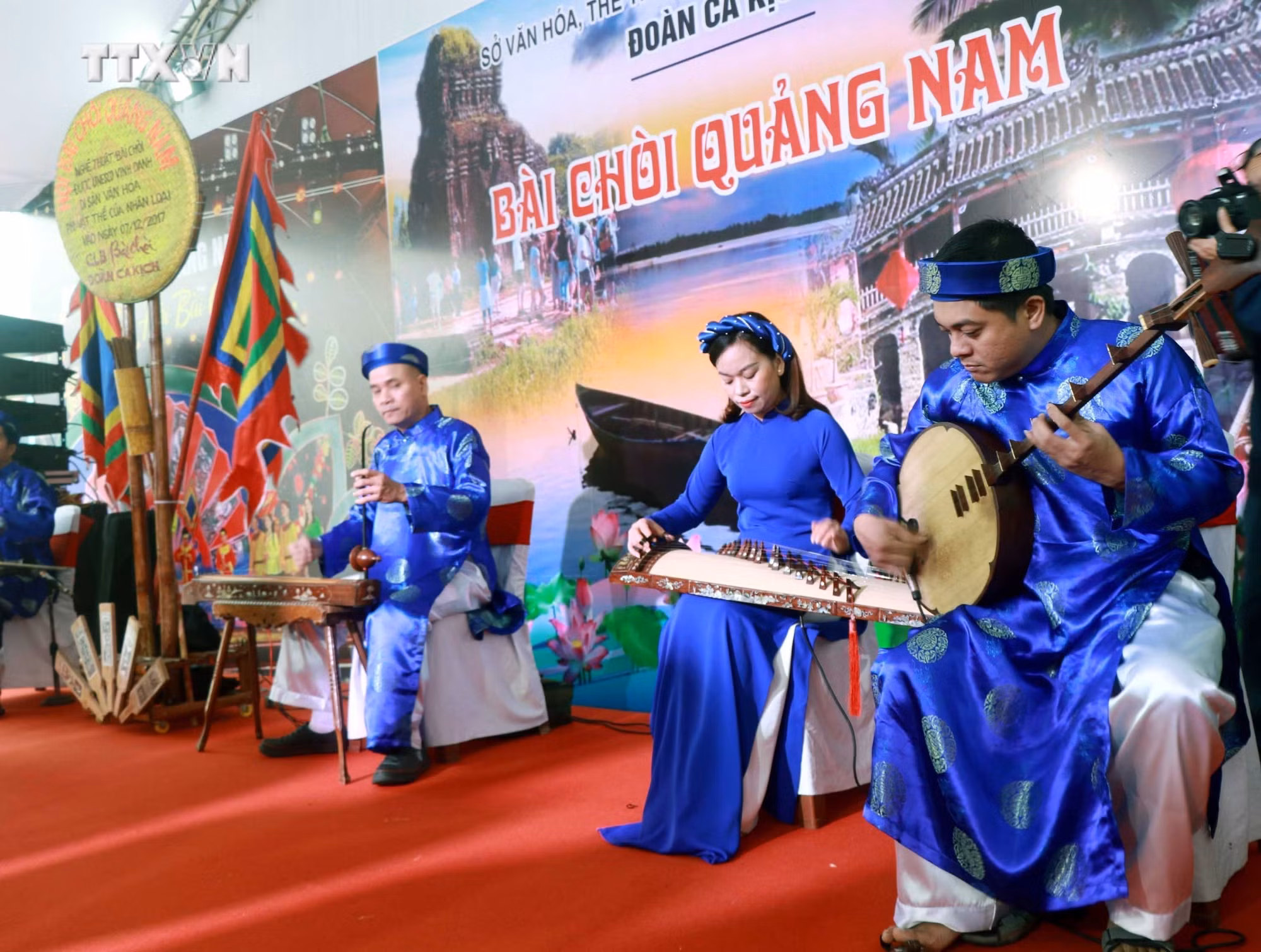 vna_potal_ha_tinh_trien_lam_trung_bay_trinh_dien_di_san_van_hoa_ket_hop_san_pham_du_lich_7727677.jpg