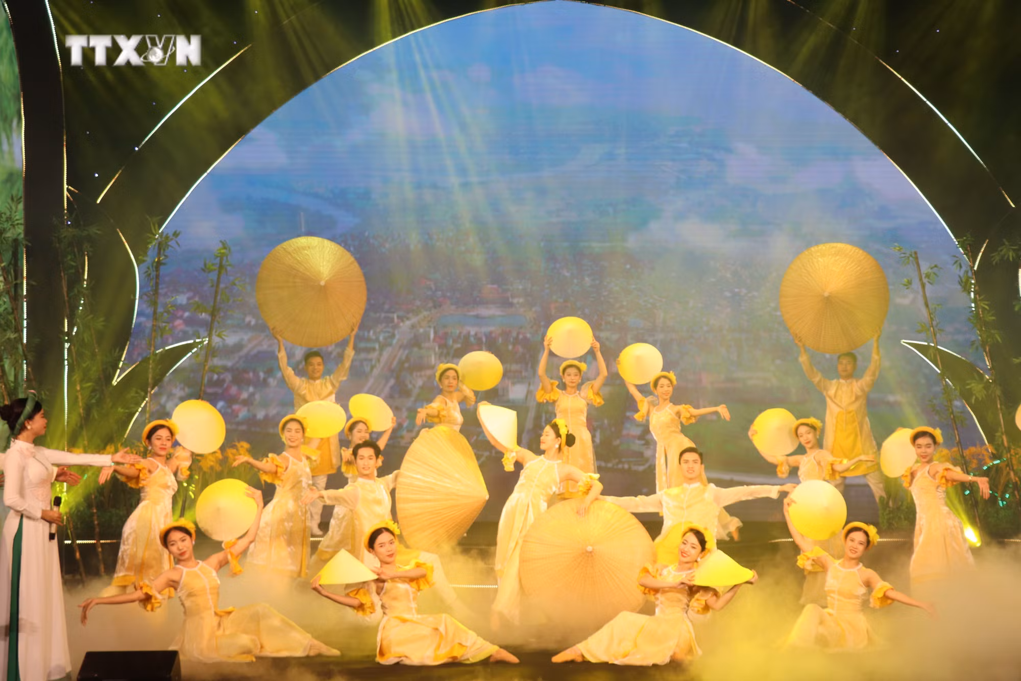 vna_potal_chuong_trinh_nghe_thuat_“doi_bo_vi_giam”_7727127.jpg