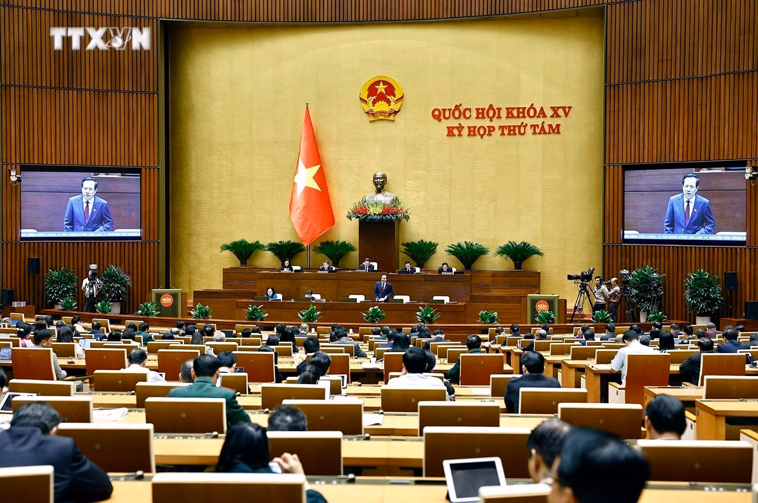 Bộ trưởng Bộ Lao động - Thương binh và Xã hội Đào Ngọc Dung giải trình, làm rõ một số vấn đề đại biểu Quốc hội nêu. Ảnh: Doãn Tấn - TTXVN