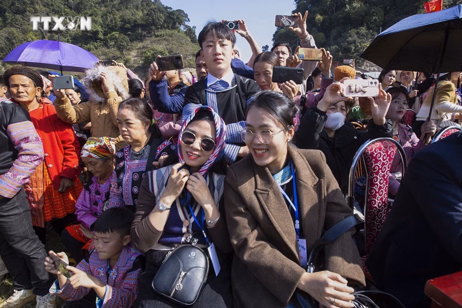 vna_potal_le_hoi_gau_tao_2024_cua_nguoi_mong_o_hoa_binh_7189494.jpg