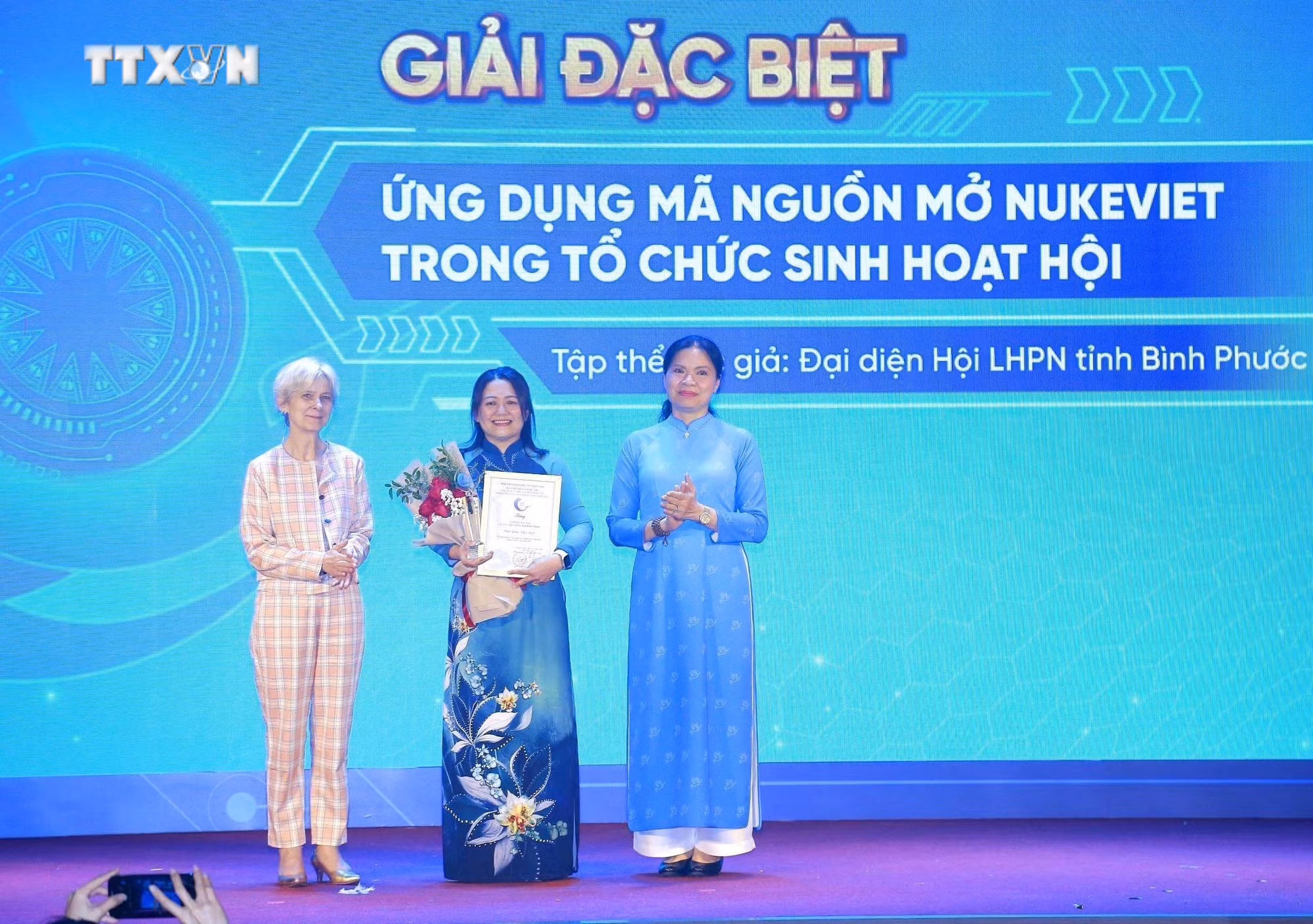 vna_potal_le_trao_giai_chung_ket_toan_quoc_cuoc_thi_“ung_dung_cong_nghe_thong_tin_trong_hoat_dong_hoi”_nam_2024_7383236.jpg