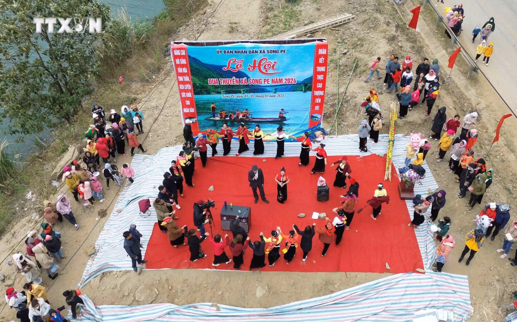 vna_potal_son_la_le_hoi_dua_thuyen_xa_song_pe_nam_2024_7252090.jpg