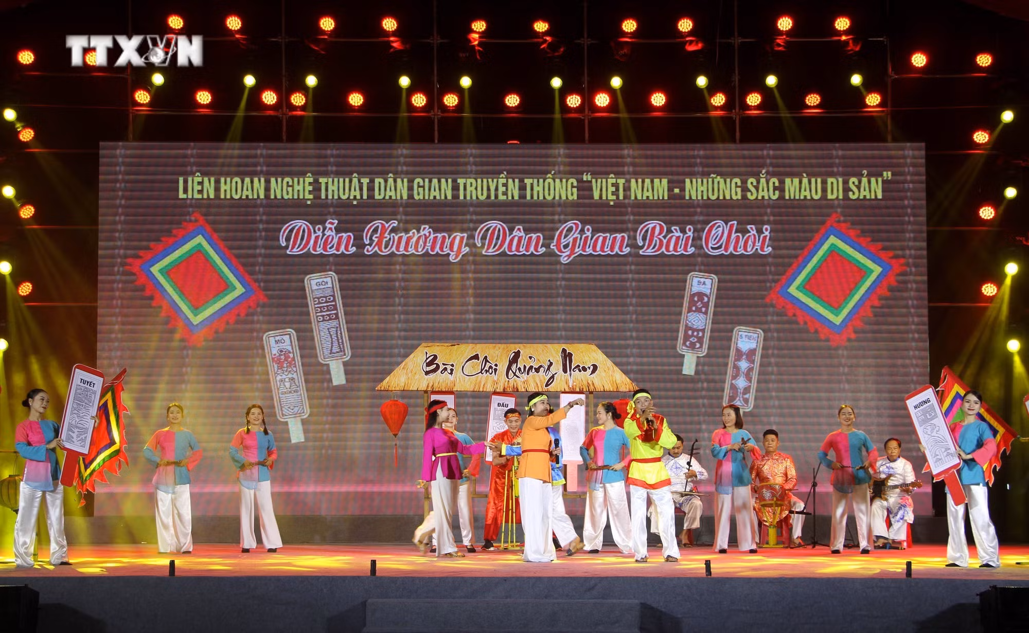 vna_potal_lien_hoan_nghe_thuat_dan_gian_truyen_thong_“viet_nam_-_nhung_sac_mau_di_san”_7718805.jpg