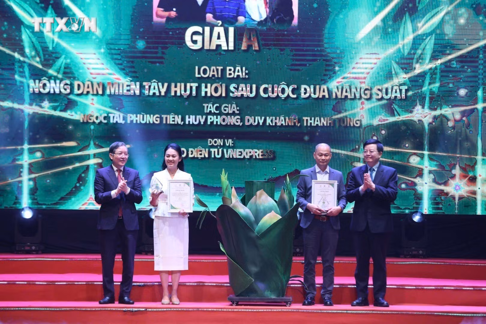 vna_potal_trao_giai_bao_chi_toan_quoc_ve_nong_nghiep_nong_dan_nong_thon_viet_nam_lan_thu_hai_7749469.jpg