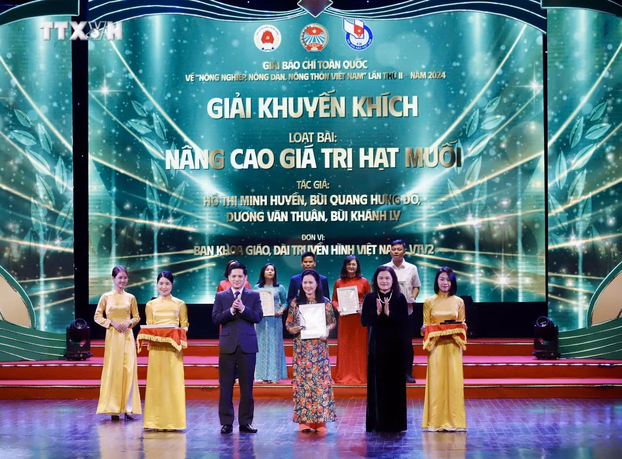 vna_potal_trao_giai_bao_chi_toan_quoc_ve_nong_nghiep_nong_dan_nong_thon_viet_nam_lan_thu_hai_7749472.jpg