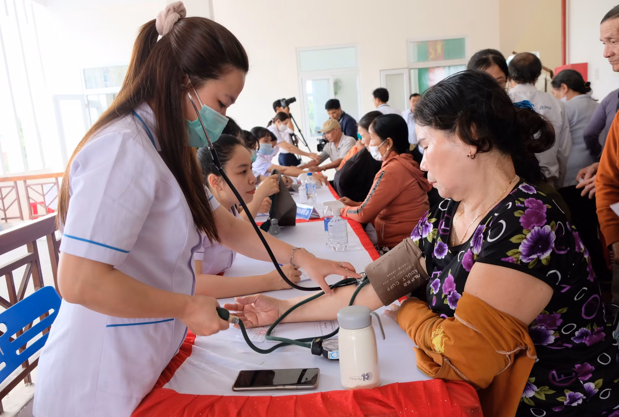 Trao quà Tết, khám bệnh miễn phí cho người nghèo huyện miền núi Quảng Ngãi